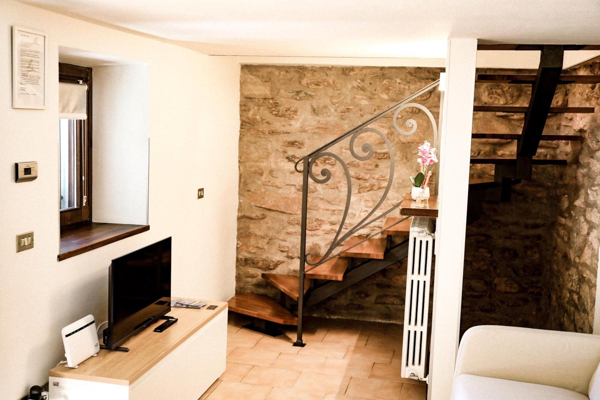 Vittoria Holiday House - Tulip Apartment And Tulip Room Stresa Buitenkant foto