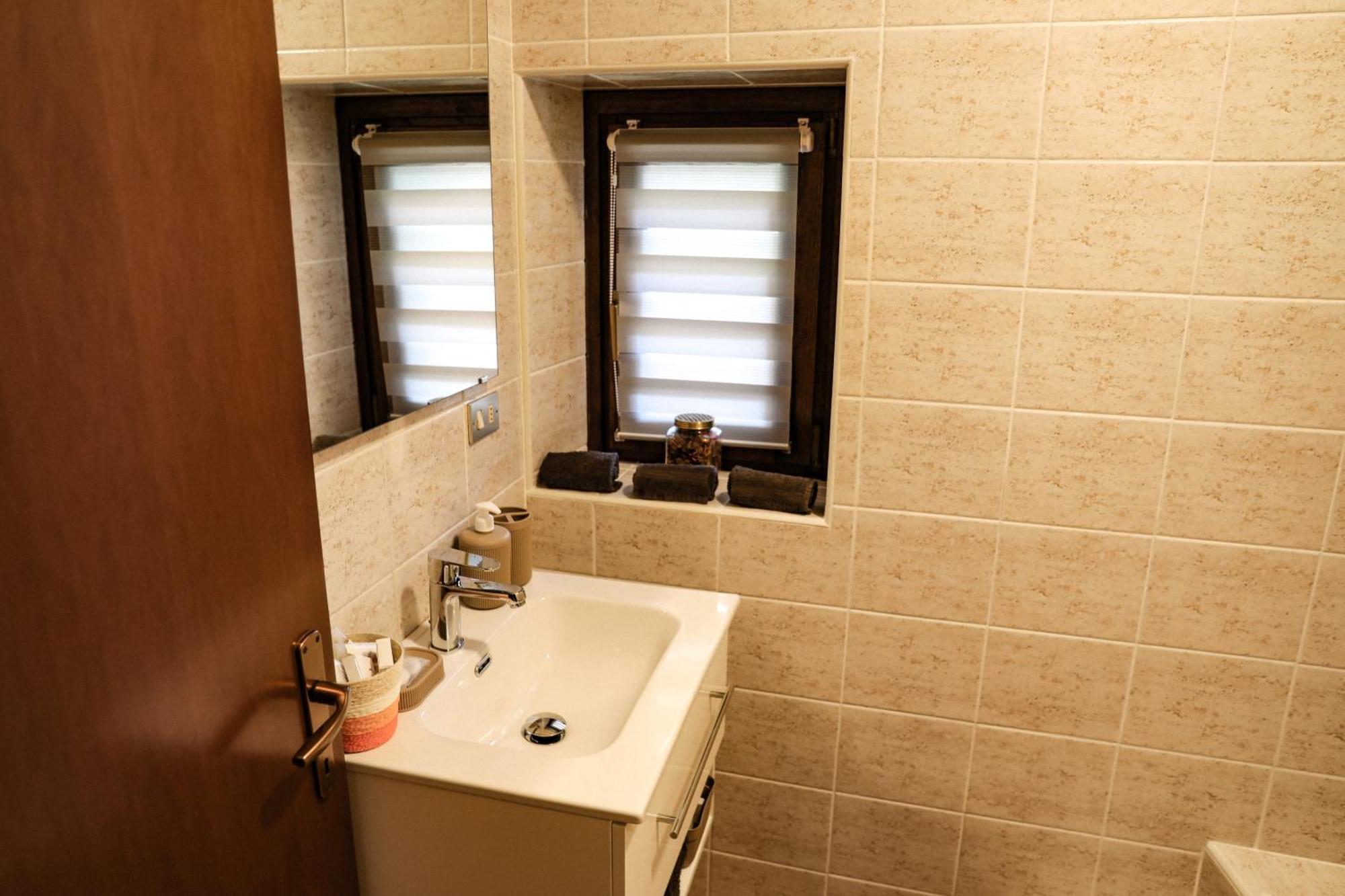 Vittoria Holiday House - Tulip Apartment And Tulip Room Stresa Buitenkant foto