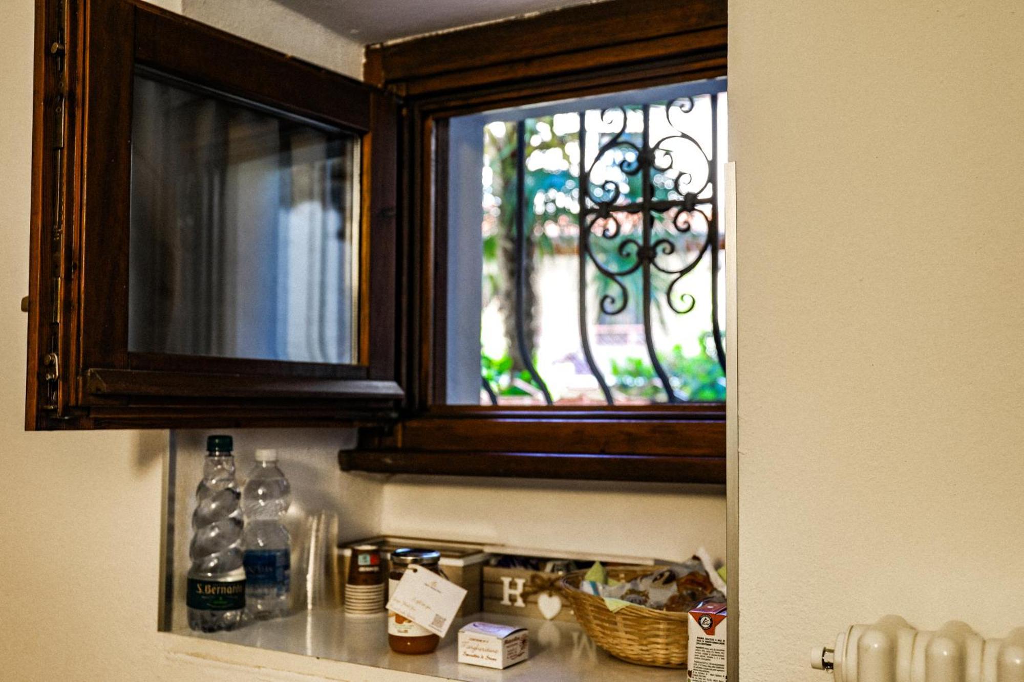Vittoria Holiday House - Tulip Apartment And Tulip Room Stresa Buitenkant foto